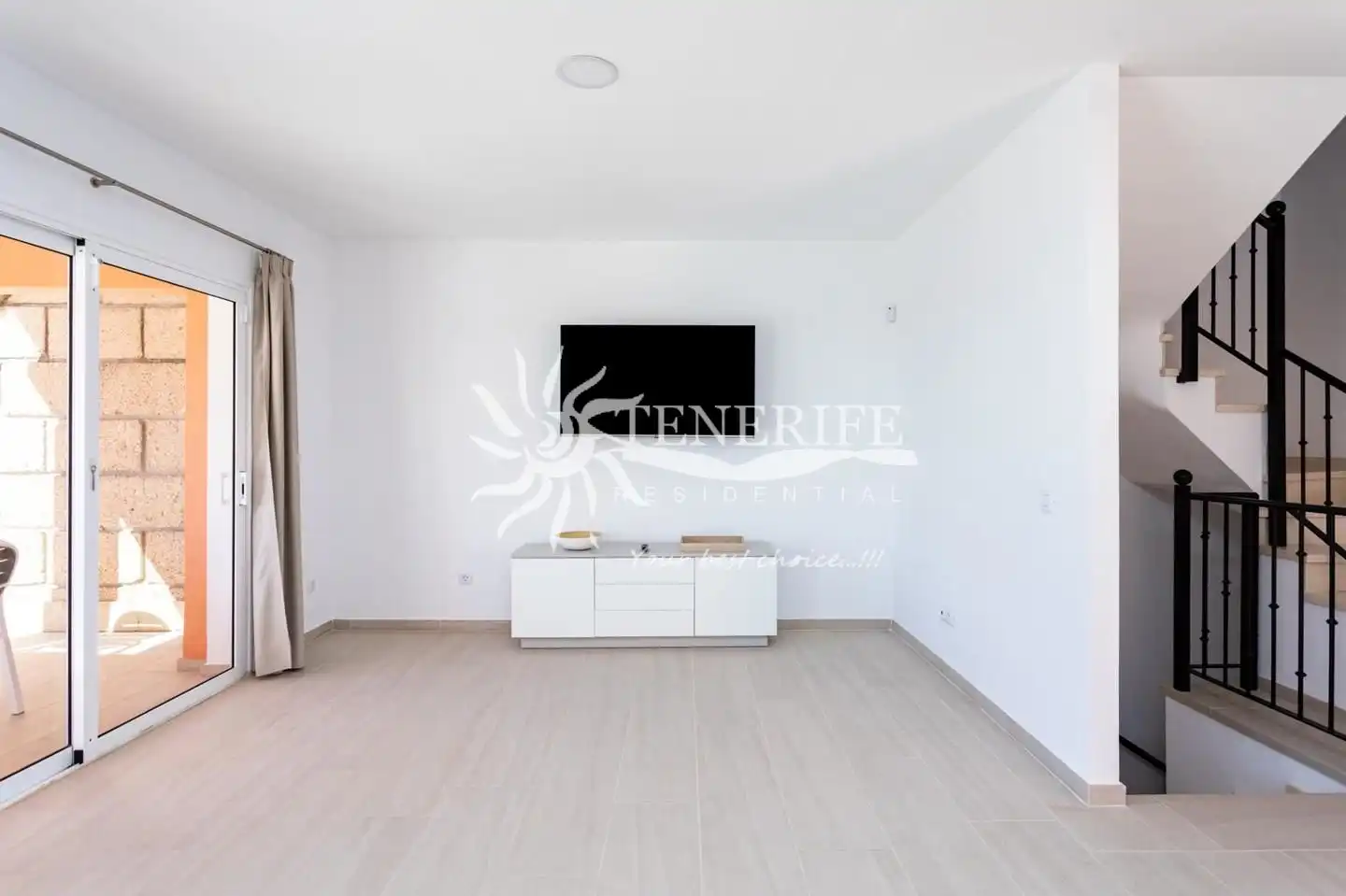 Sala d'estar de Casa o xalet en venda en Adeje amb Aire condicionat, Terrassa i Moblat