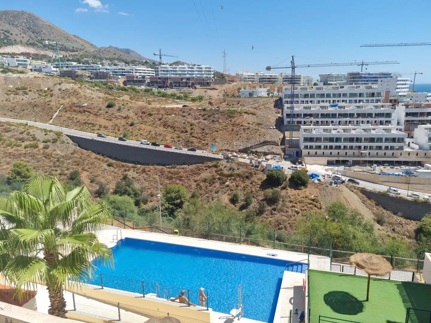 Piscina de Piso en venta en Fuengirola con Terraza y Piscina comunitaria