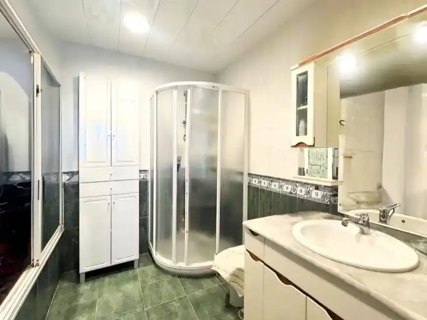 Badezimmer von Einfamilien-Reihenhaus zum Verkauf in Mérida mit Klimaanlage