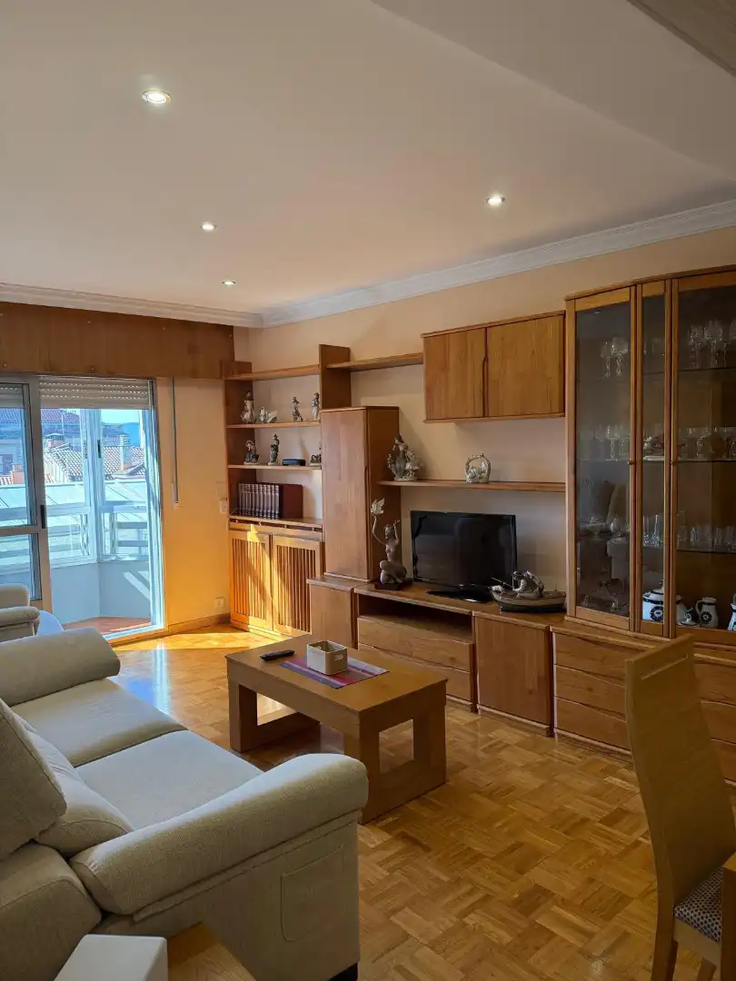 Sala d'estar de Pis en venda en Vilagarcía de Arousa amb Calefacció, Parquet i Moblat
