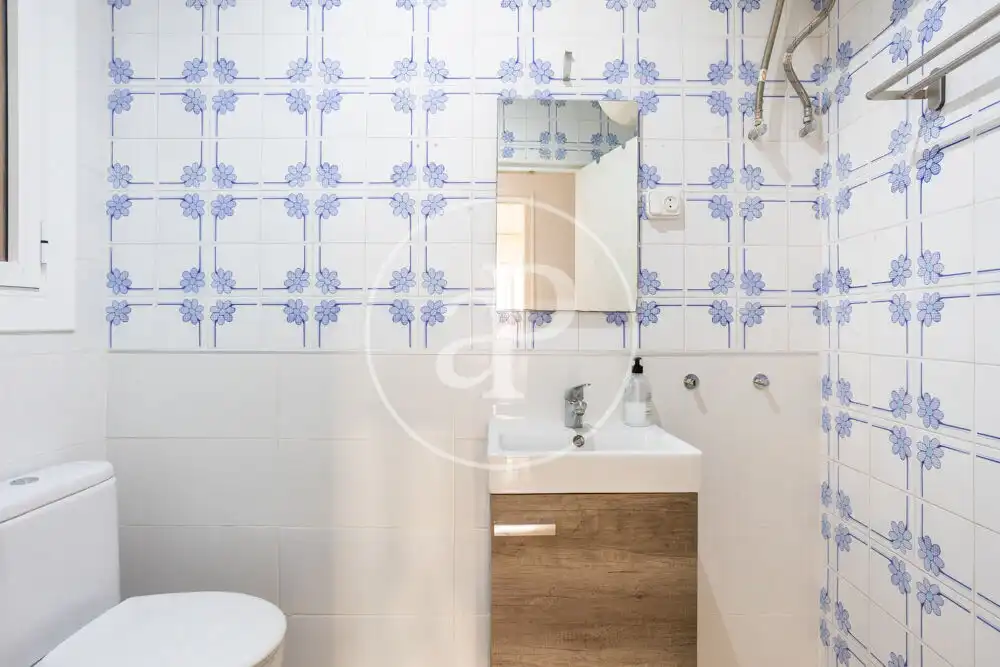 Baño de Piso de alquiler en Valencia con Aire acondicionado, Amueblado y Balcón