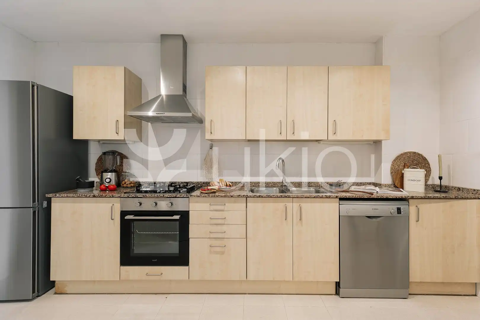 Cuina de Apartament de lloguer en Barcelona amb Aire condicionat, Calefacció i Moblat