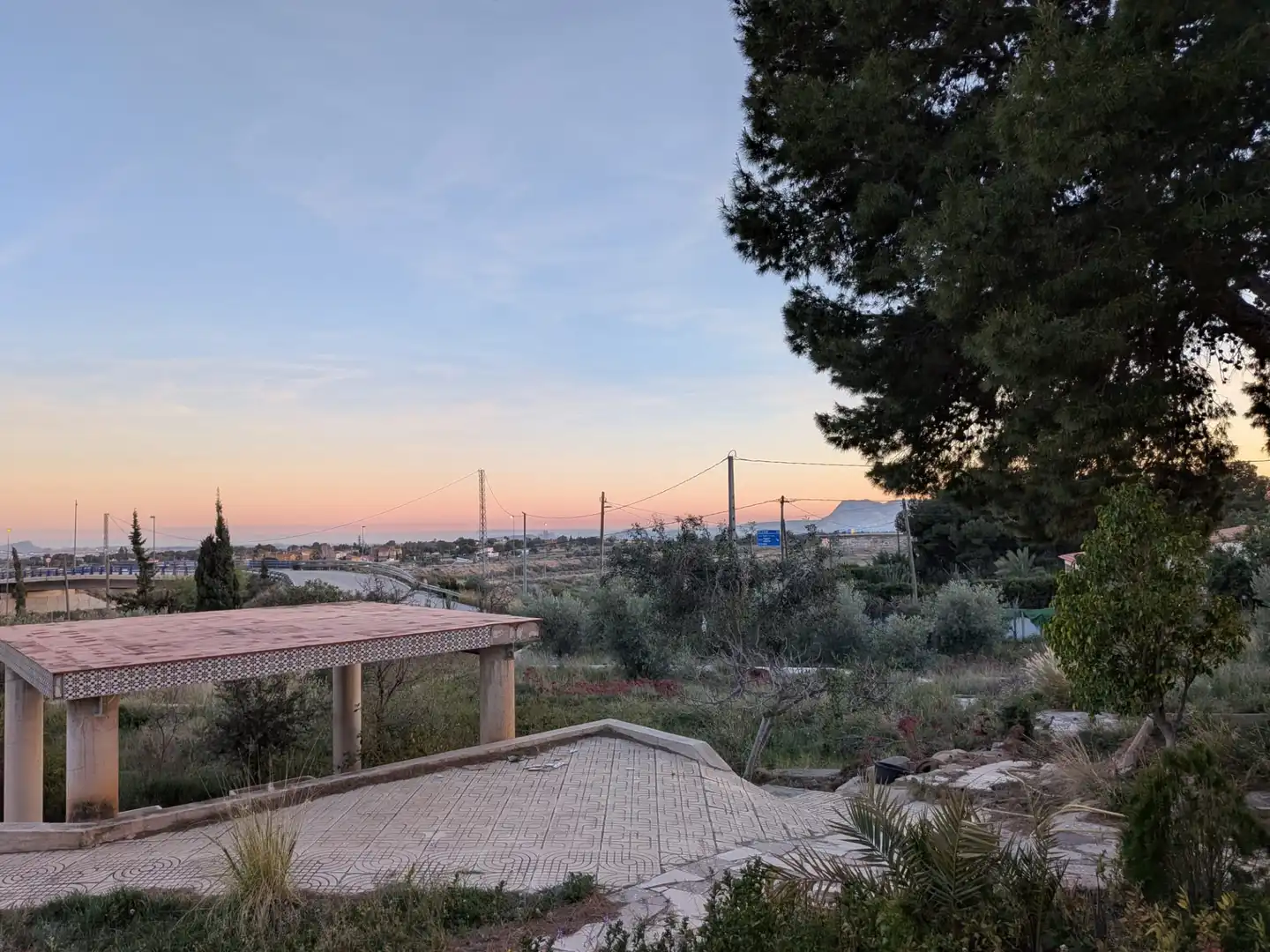 Vista exterior de Casa o xalet de lloguer en San Vicente del Raspeig / Sant Vicent del Raspeig amb Jardí privat, Terrassa i Traster