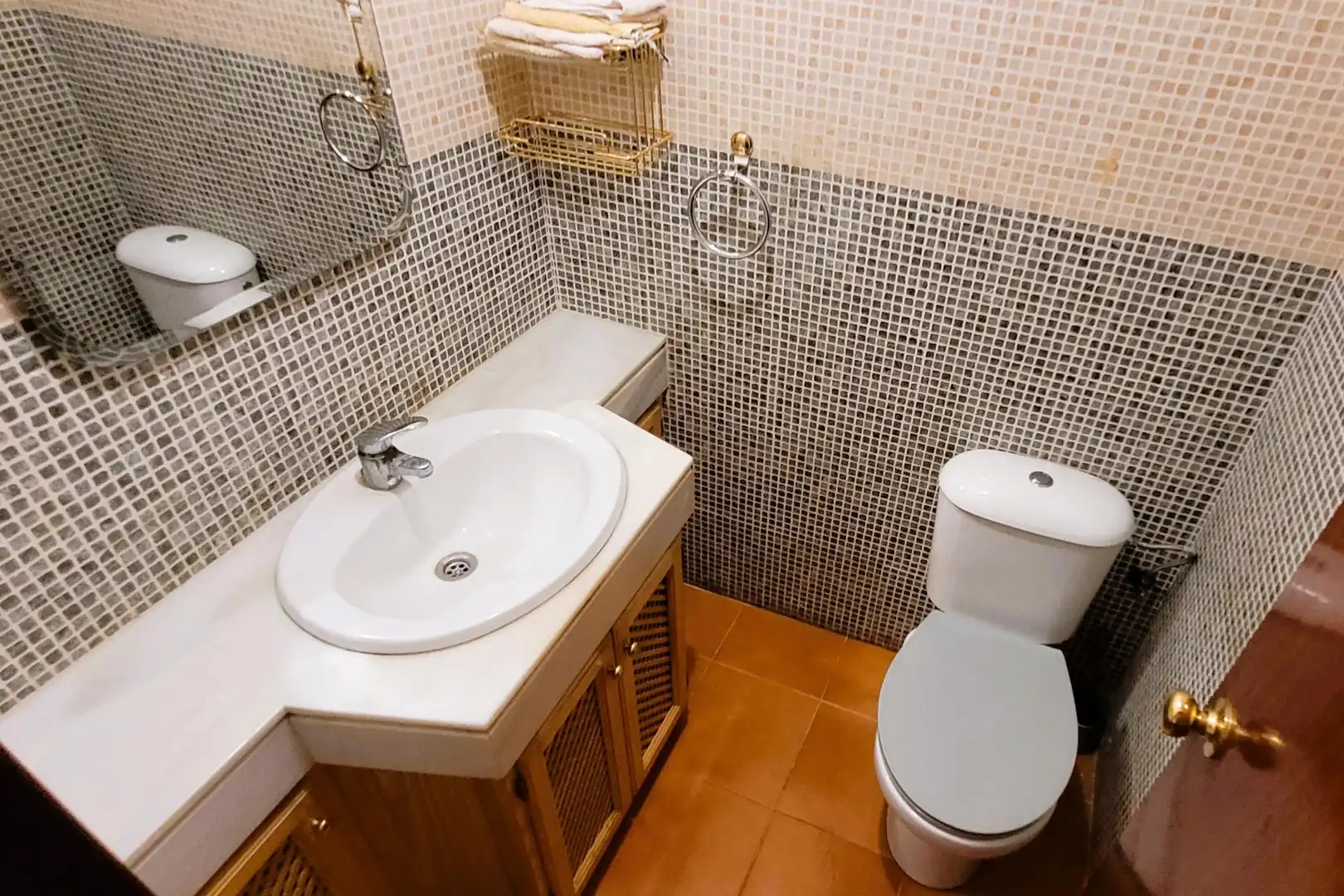 Bany de Casa adosada en venda en Estepona amb Aire condicionat, Calefacció i Jardí privat