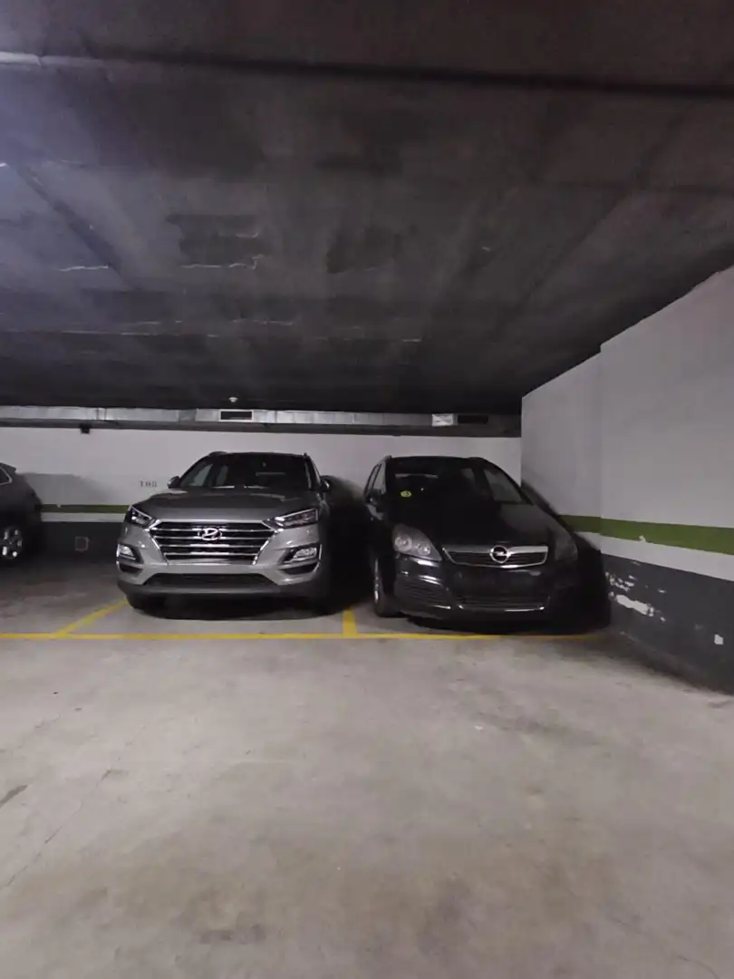 Parking de Piso en venta en Barcelona con Parquet, Amueblado y Horno