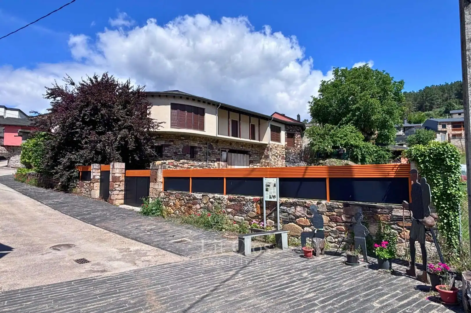 Exterior view of Houses for sale in O Barco de Valdeorras    with Private garden, Terrace and Balcony