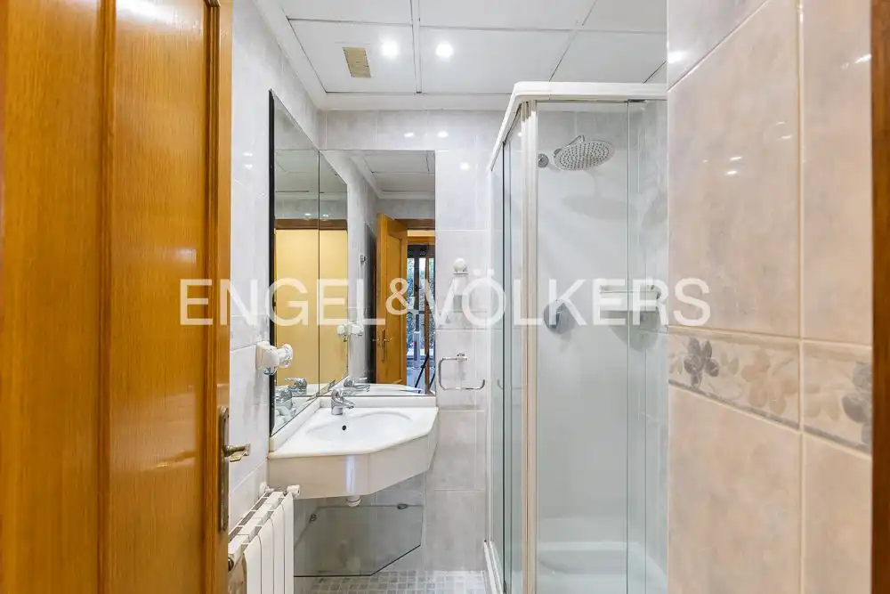 Baño de Piso en venta en Valencia con Aire acondicionado, Calefacción y Jardín privado