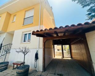 Vista exterior de Casa o xalet en venda en Fuensaldaña amb Calefacció