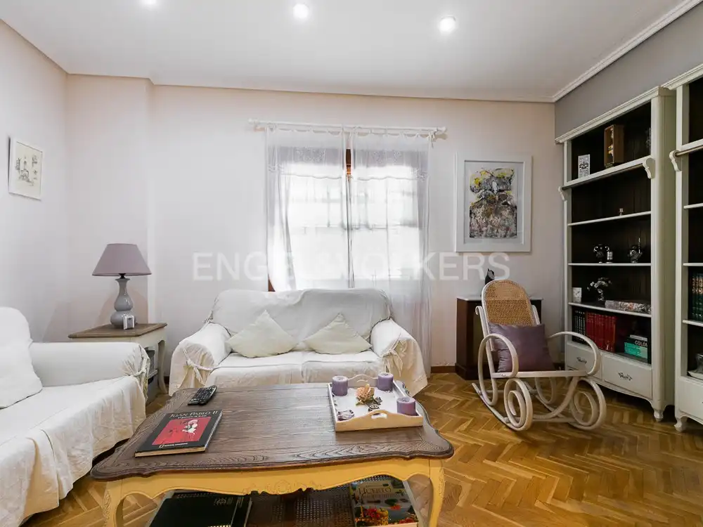 Sala de estar de Casa o chalet en venta en Paterna con Calefacción, Jardín privado y Parquet