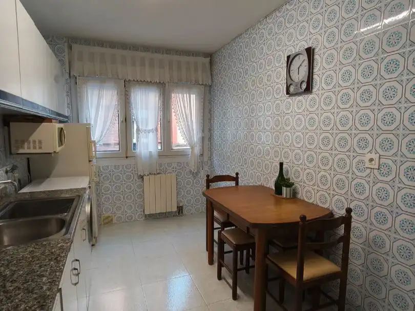 Cuina de Pis en venda en Gijón  amb Calefacció i Terrassa