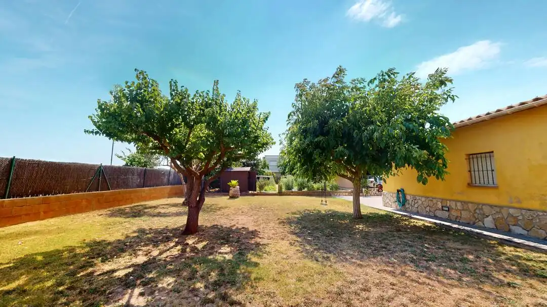 Casa amb jardí en venda a Vall-llobrega, imagen 3
