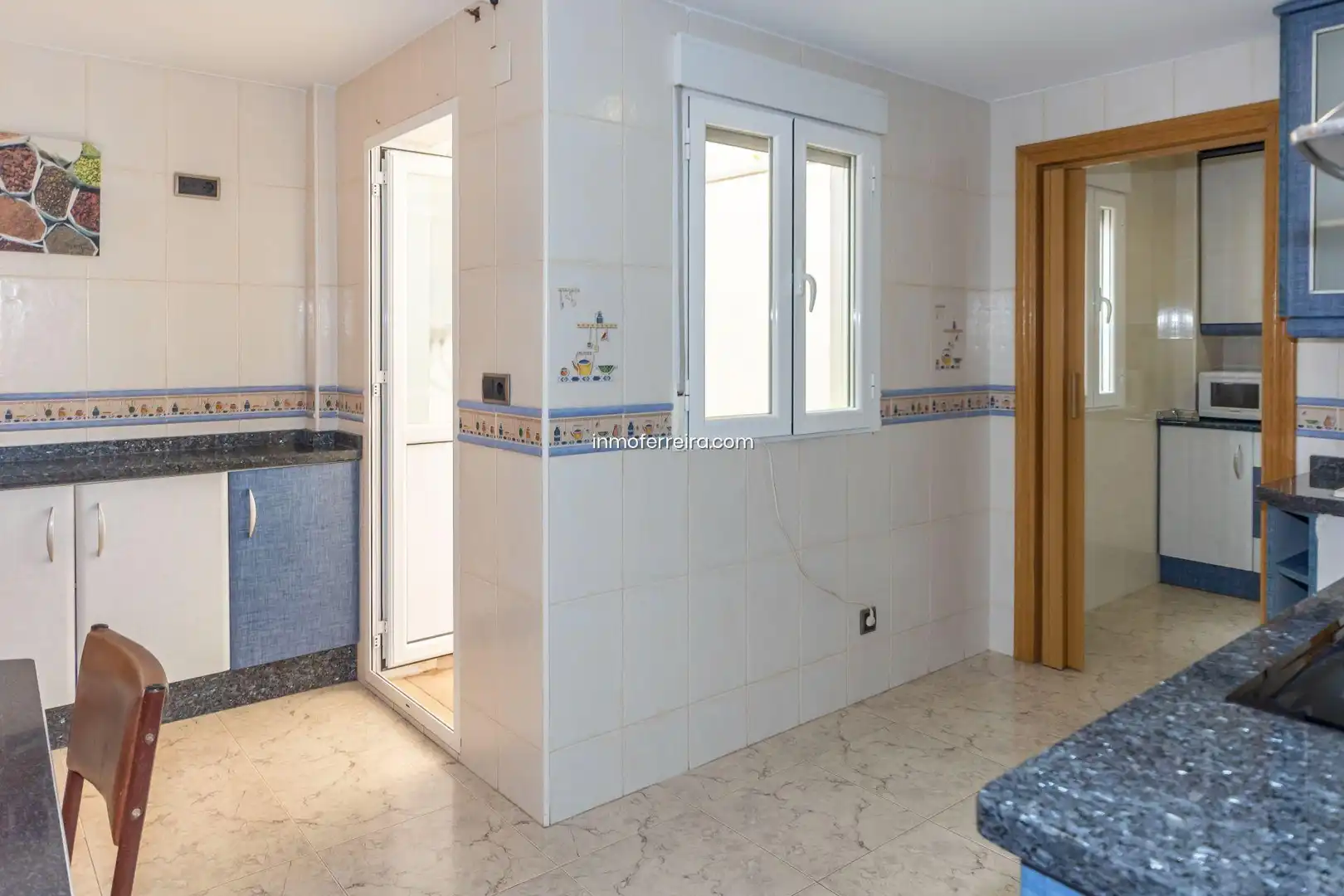 Bathroom of Houses for sale in Darro  with Storage room