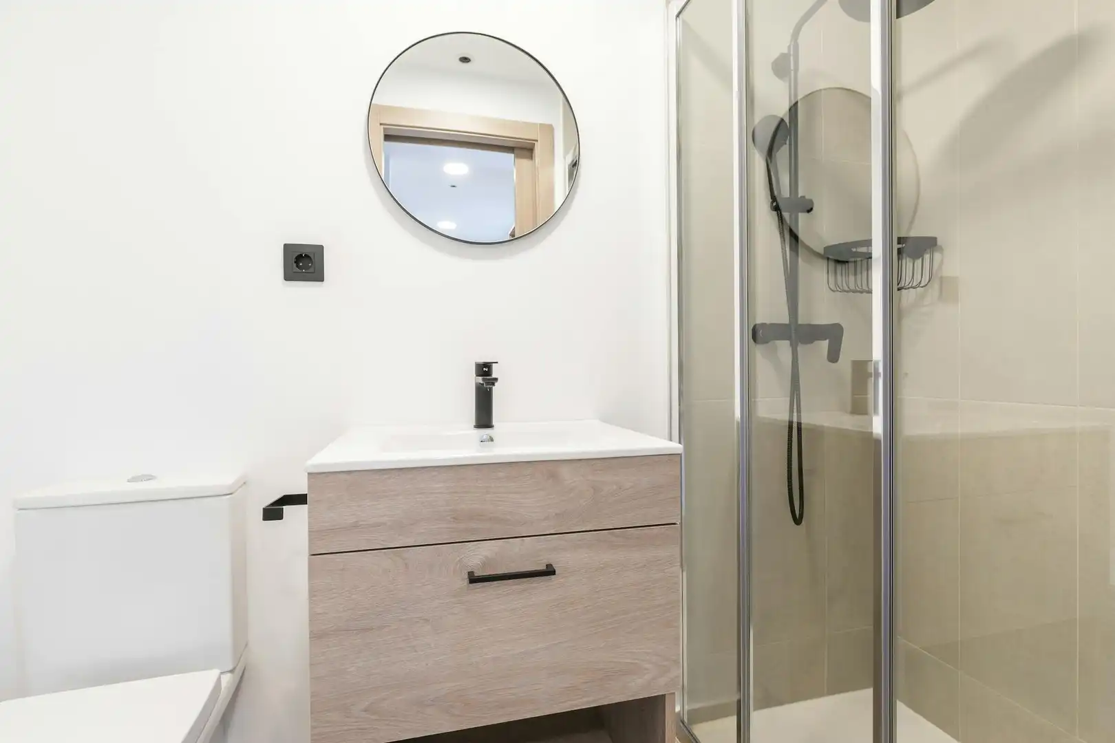 Badezimmer von Gebäude zur Miete in Madrid