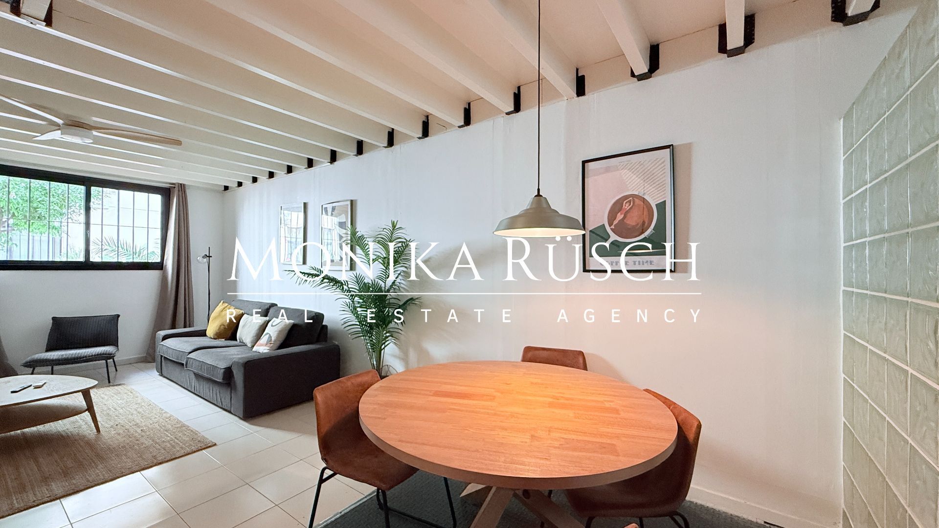 Exterior view of Flat for sale in  Barcelona Capital  with Storage room and Furnished