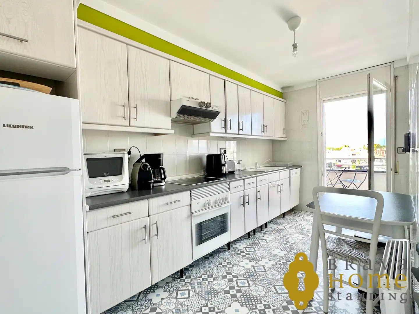 Küche von Dachboden zum Verkauf in Empuriabrava mit Klimaanlage, Terrasse und Möbliert