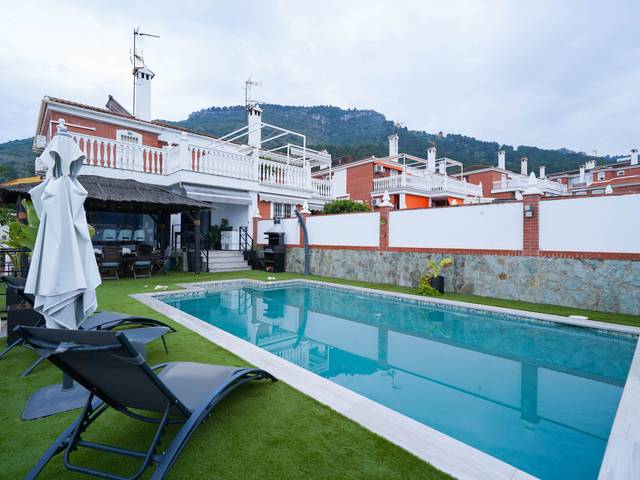 Casa adosada en Venta en Manantiales - Lagar - Cortijo