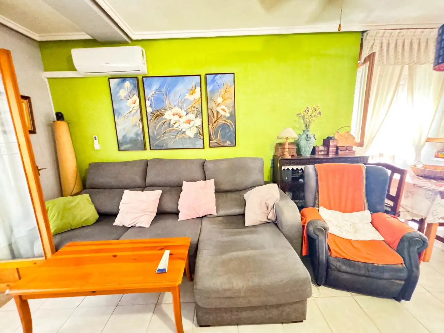 Sala de estar de Dúplex en venta en Torrevieja con Aire acondicionado, Terraza y Trastero