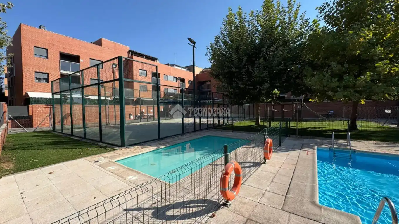 Swimming pool of Flat for sale in Yebes