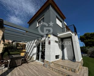 Vista exterior de Casa o xalet en venda en La Nucia amb Balcó