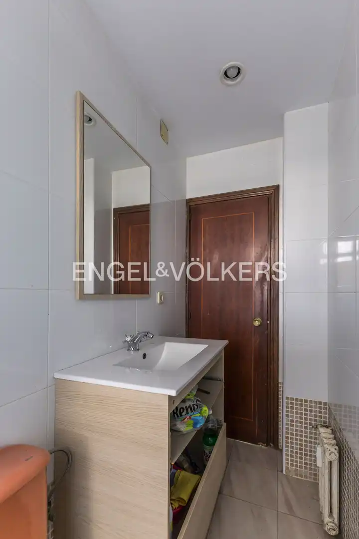 Badezimmer von Wohnung zum Verkauf in Madrid mit Heizung