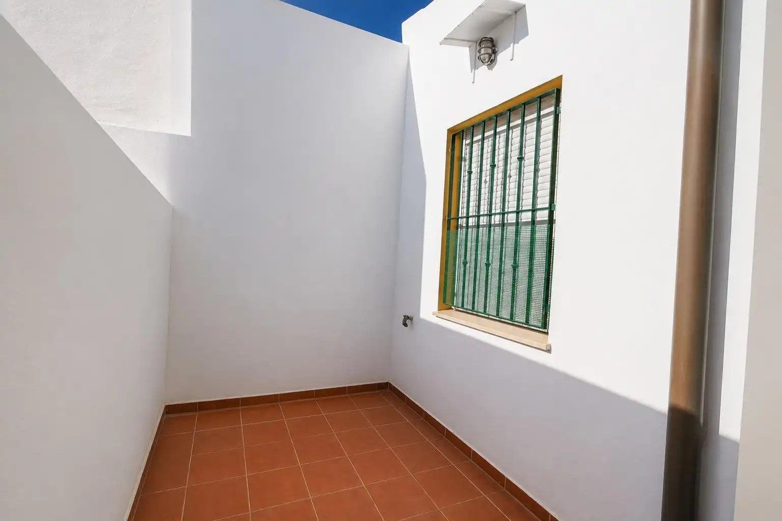 Terrassa de Casa o xalet en venda en El Almendro amb Aire condicionat i Traster