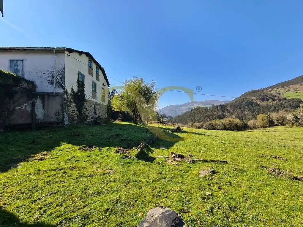 Casa o xalet en venda en Villayón amb Jardí privat