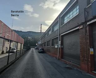 Vista exterior de Nau industrial en venda en Valle de Trápaga-Trapagaran