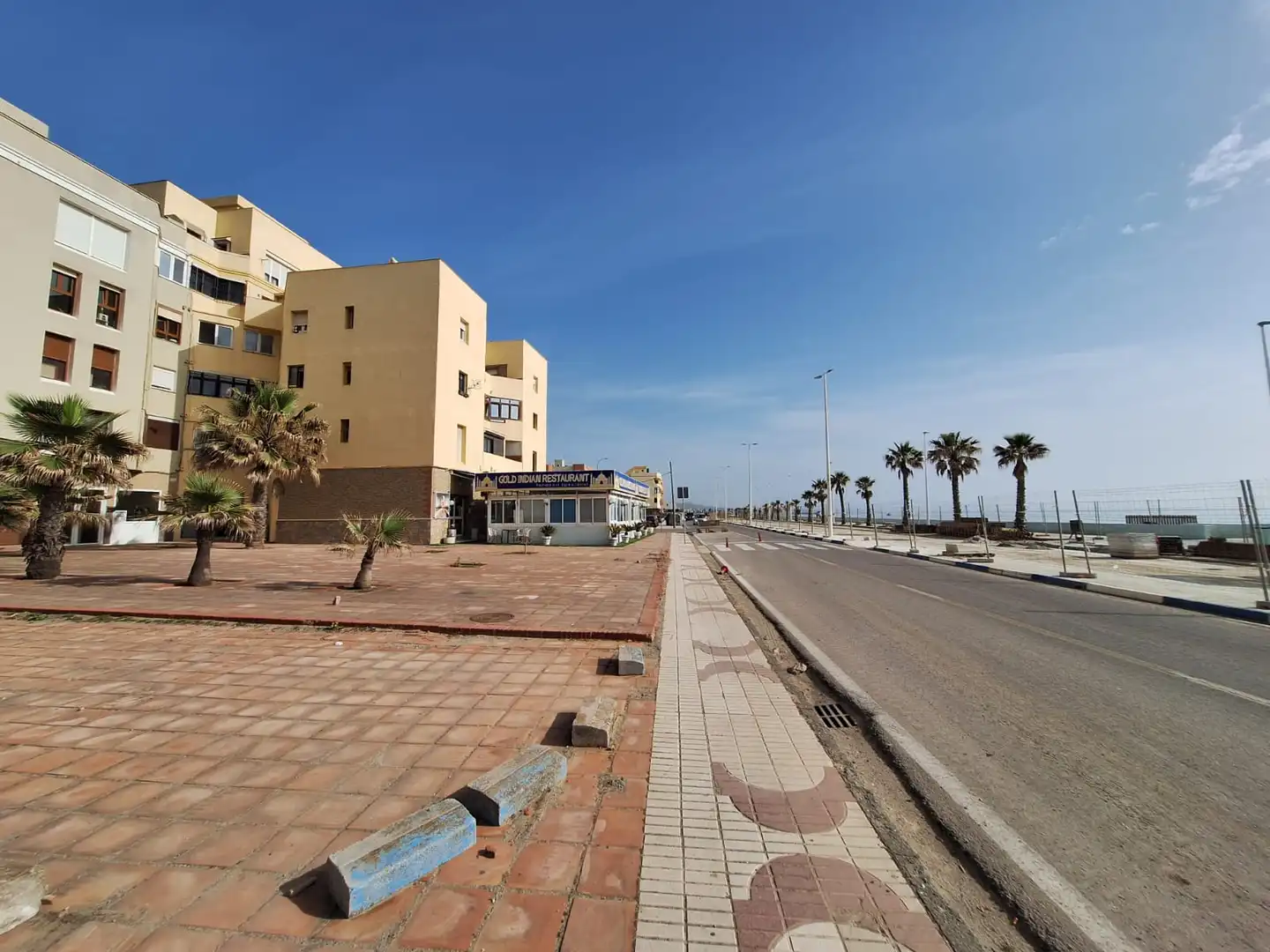 Außenansicht von Wohnung zum Verkauf in La Línea de la Concepción mit Terrasse, Möbliert und Ofen