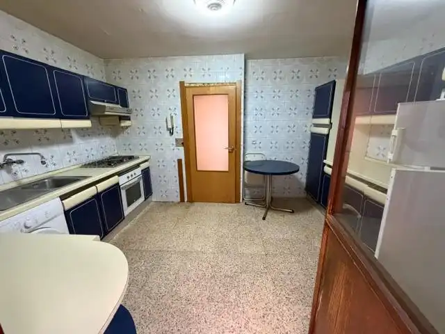 Cuina de Pis en venda en León Capital  amb Calefacció i Terrassa