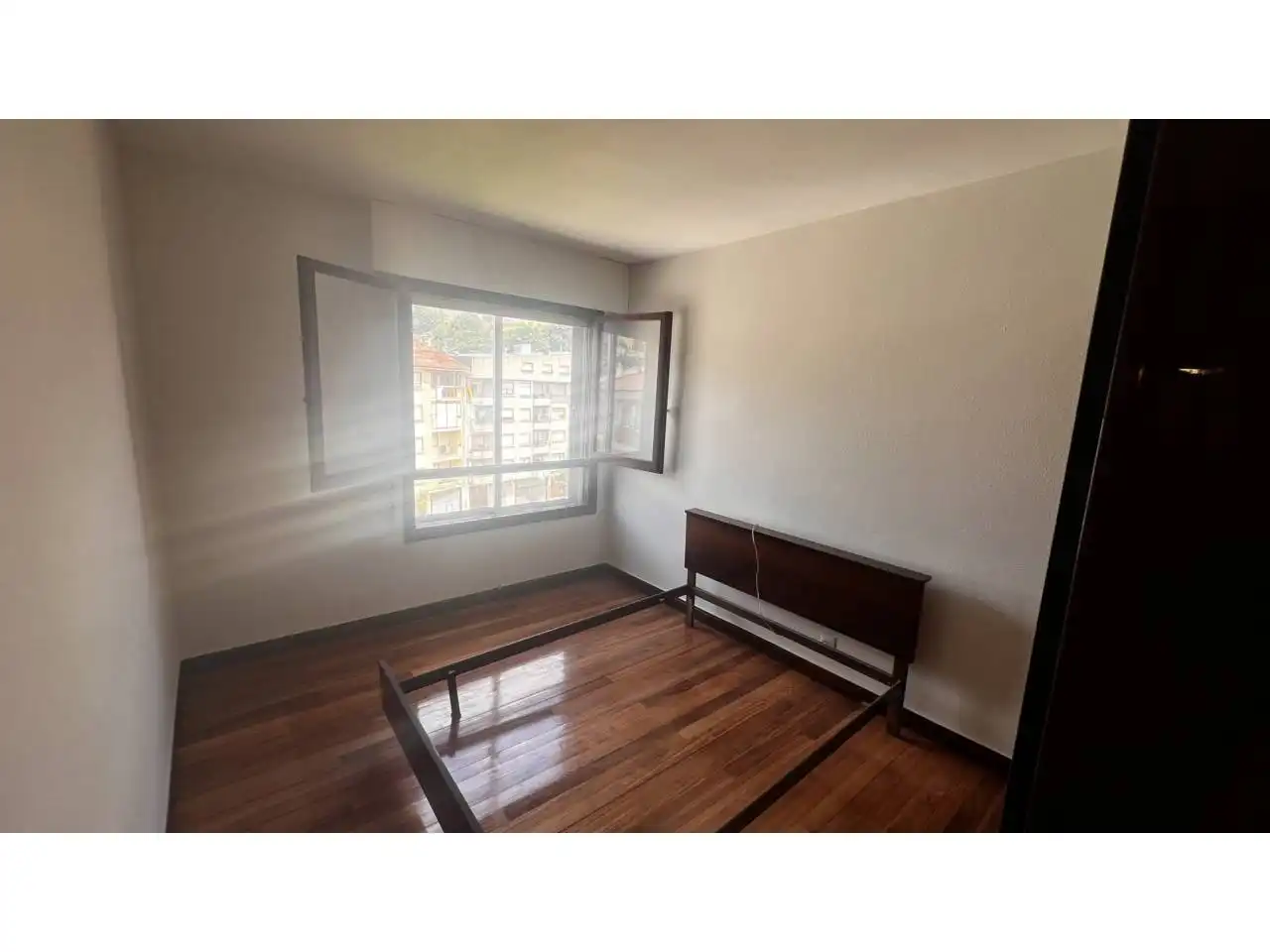 Schlafzimmer von Wohnung zum Verkauf in Espinosa de los Monteros mit Balkon