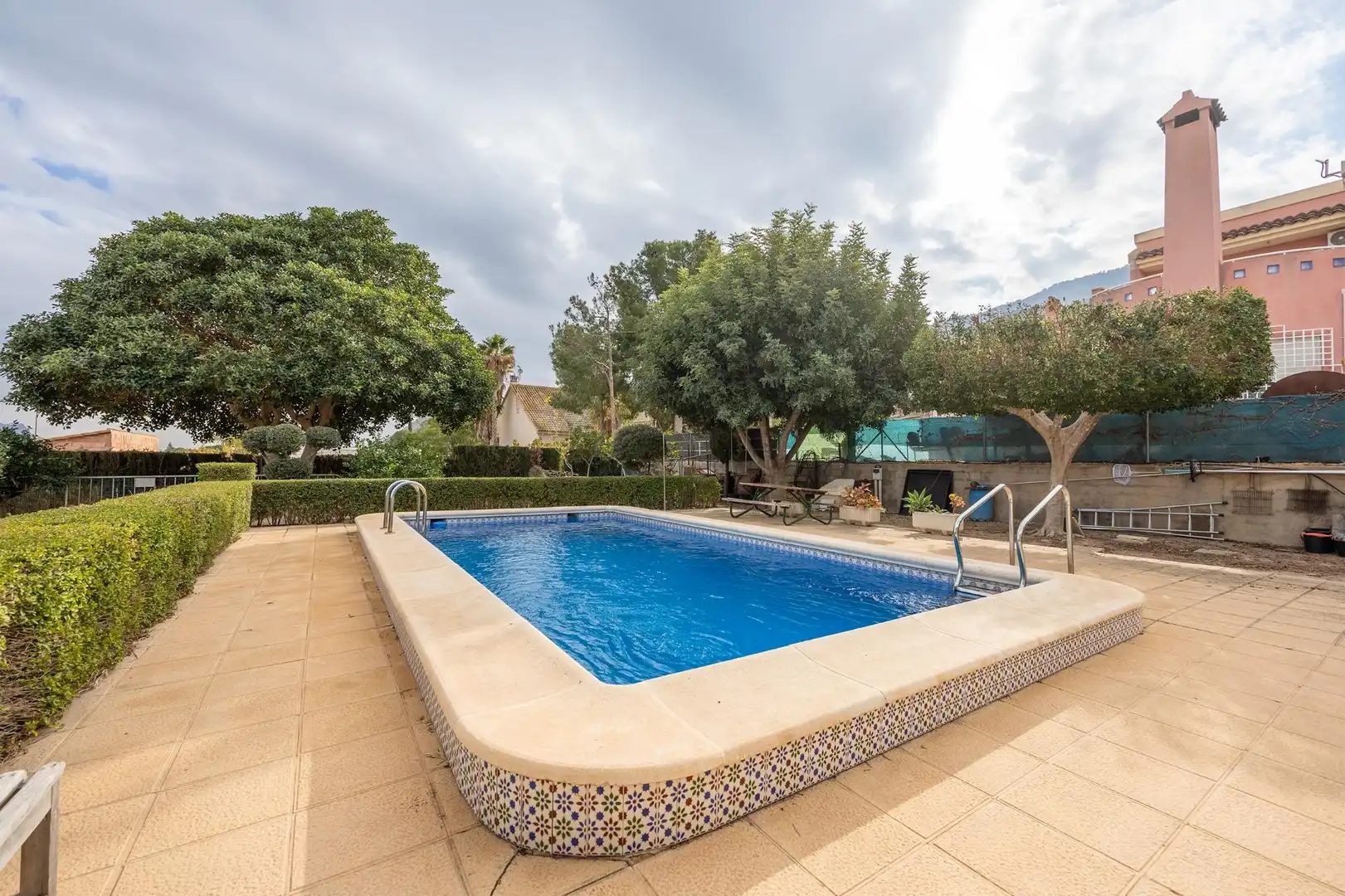 Piscina de Casa o xalet en venda en Orihuela amb Aire condicionat, Jardí privat i Terrassa