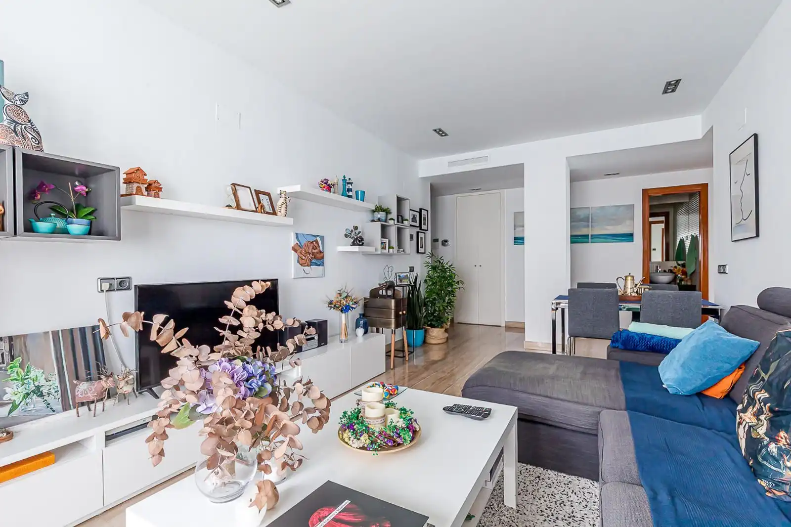Living room of Flat for rent in Madrid  with Air Conditioner, Private garden and Swimming Pool