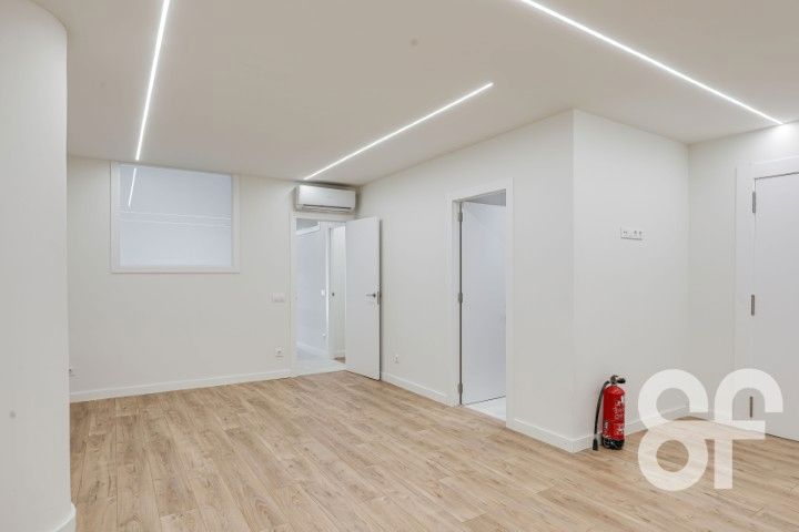 Study to rent in  Barcelona Capital  with Air Conditioner and Heating