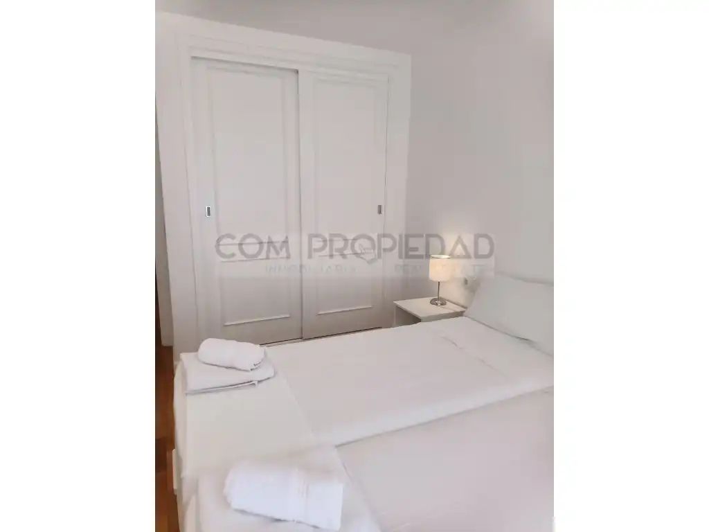 Dormitori de Pis de lloguer en  Palma de Mallorca amb Aire condicionat, Terrassa i Rentadora