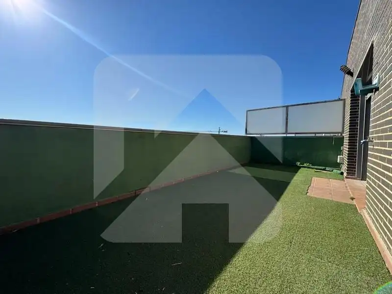 Terraza de Ático en venta en Valdemoro con Aire acondicionado, Calefacción y Jardín privado