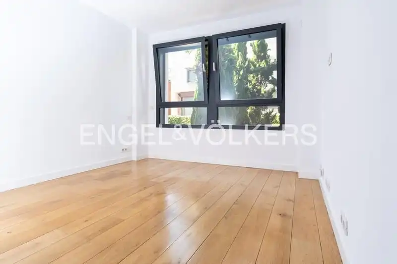 Schlafzimmer von Wohnung zur Miete in Madrid mit Klimaanlage, Heizung und Terrasse