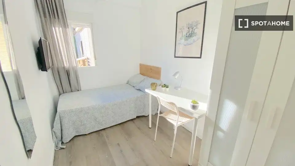 Schlafzimmer von Wohnung zur Miete in Sevilla mit Klimaanlage, Heizung und Möbliert