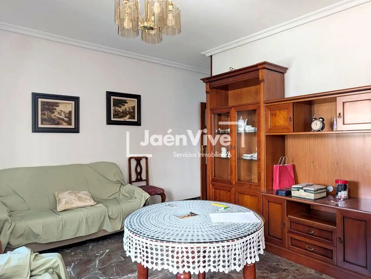 Sala d'estar de Casa adosada en venda en Jaén amb Aire condicionat, Calefacció i Terrassa
