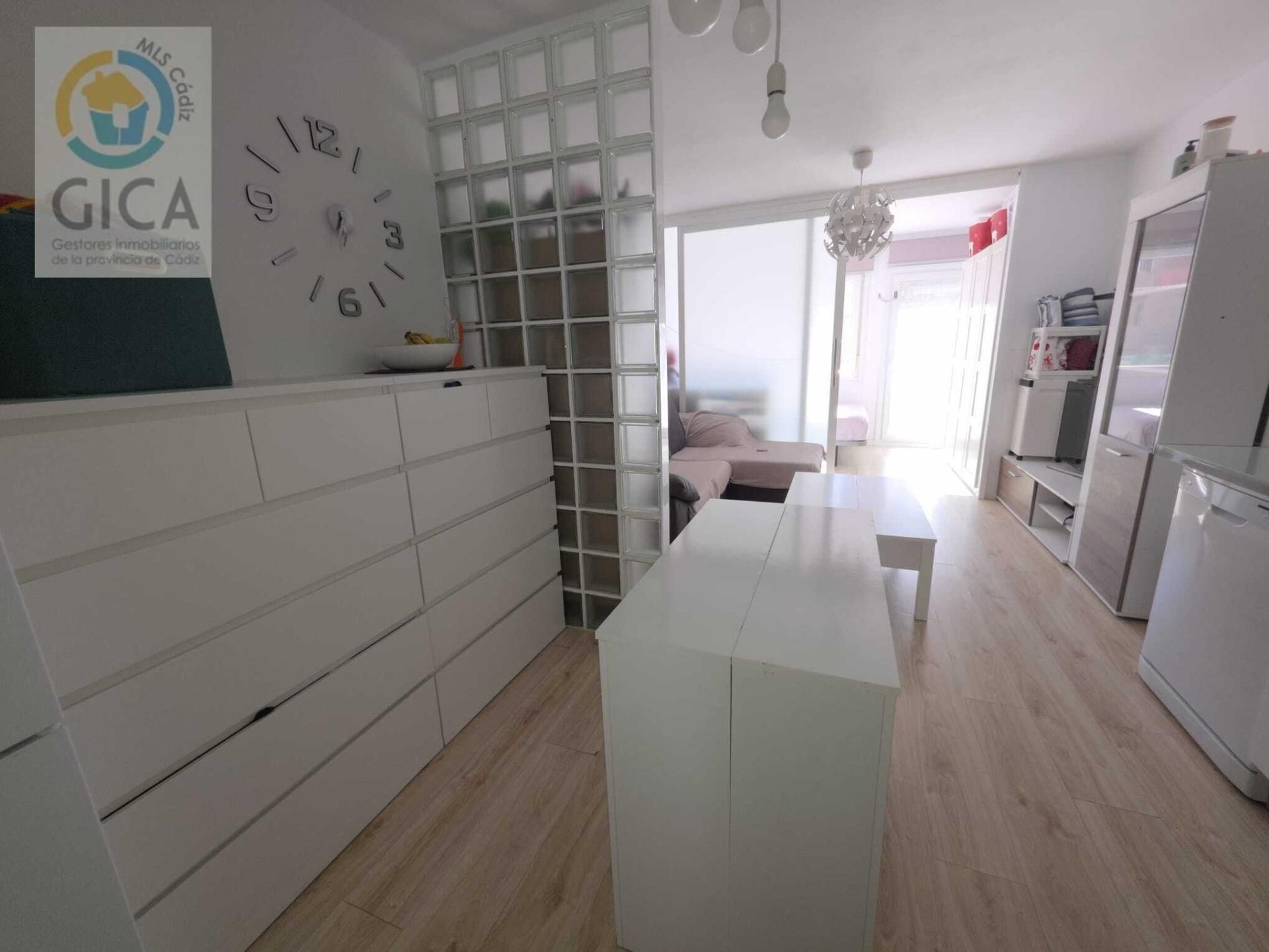 Bedroom of Apartment for sale in Algeciras  with Terrace and Community pool