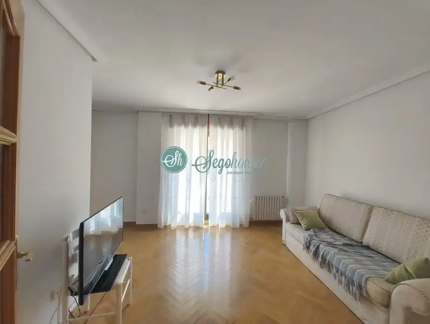 Sala de estar de Piso de alquiler en Segovia con Calefacción y Parquet
