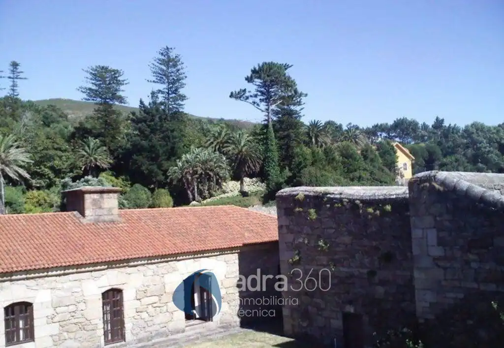 Garden of Buildings for sale in Corcubión