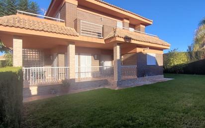 Vista exterior de Casa o xalet en venda en Llíria amb Terrassa i Piscina