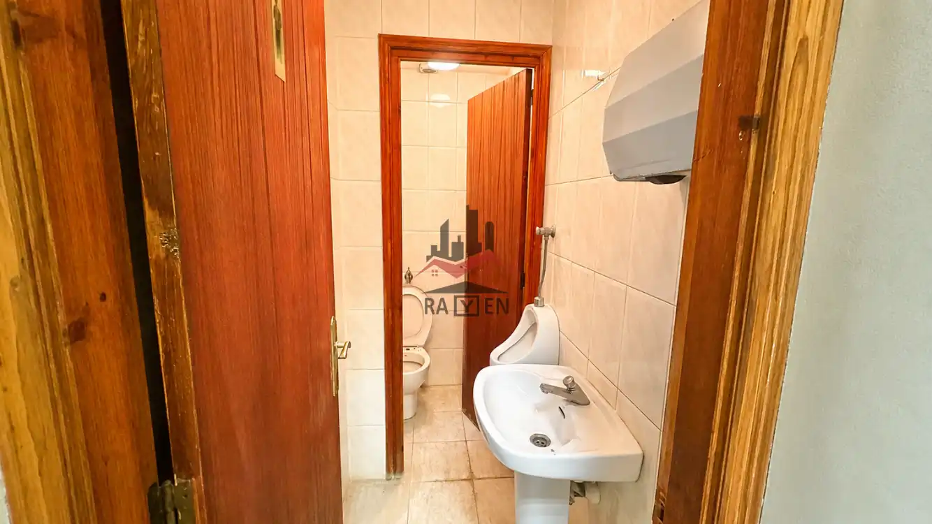 Bathroom of Commercial properties for sale in Figueres