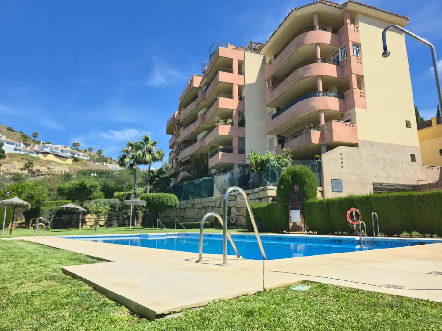 Piscina de Piso en venta en Mijas con Aire acondicionado, Calefacción y Jardín privado
