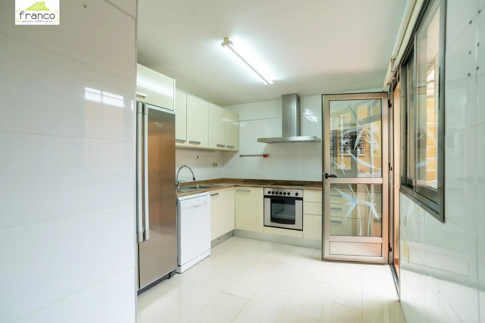 Cocina de Casa adosada en venta en Murcia con Aire acondicionado, Calefacción y Jardín privado