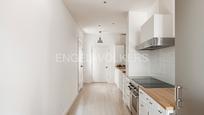 Cuina de Apartament en venda en  Madrid Capital amb Aire condicionat, Calefacció i Jardí privat
