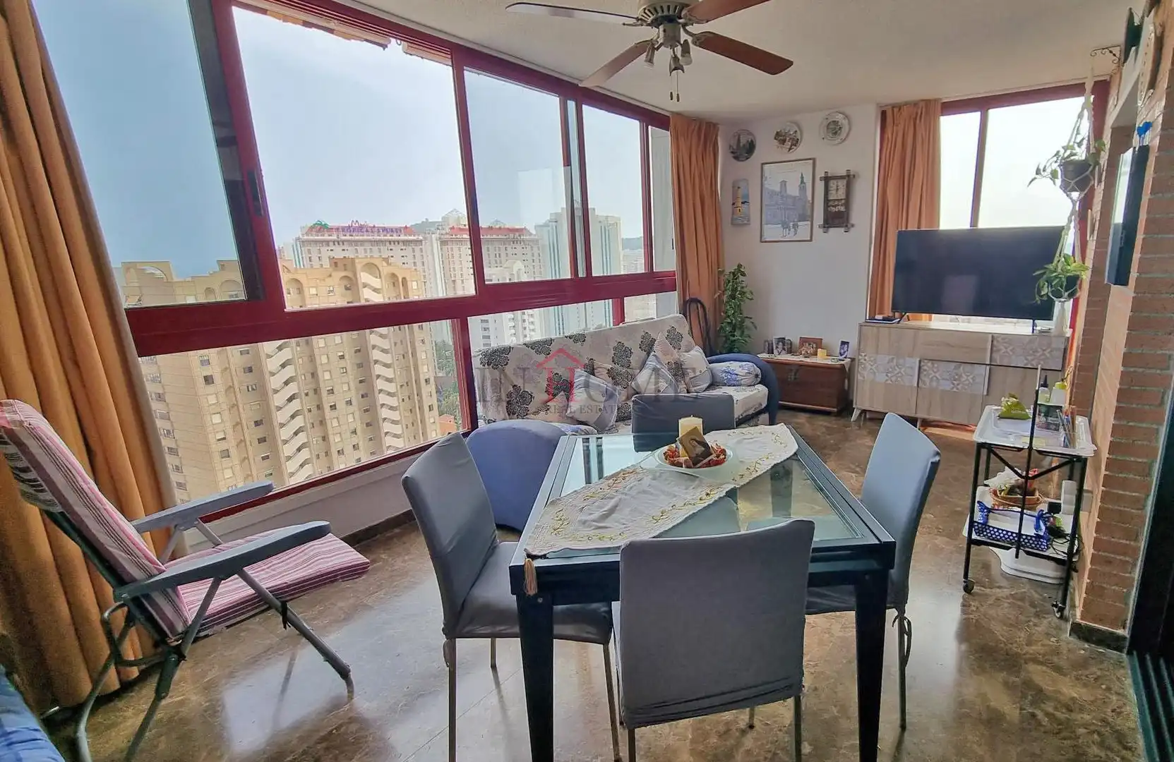 Sala de estar de Apartamento en venta en Benidorm con Aire acondicionado, Terraza y Amueblado