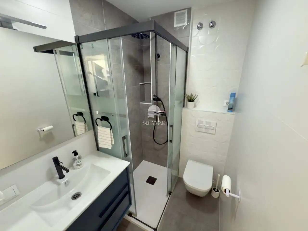Badezimmer von Wohnung zur Miete in Vélez-Málaga mit Klimaanlage, Heizung und Terrasse