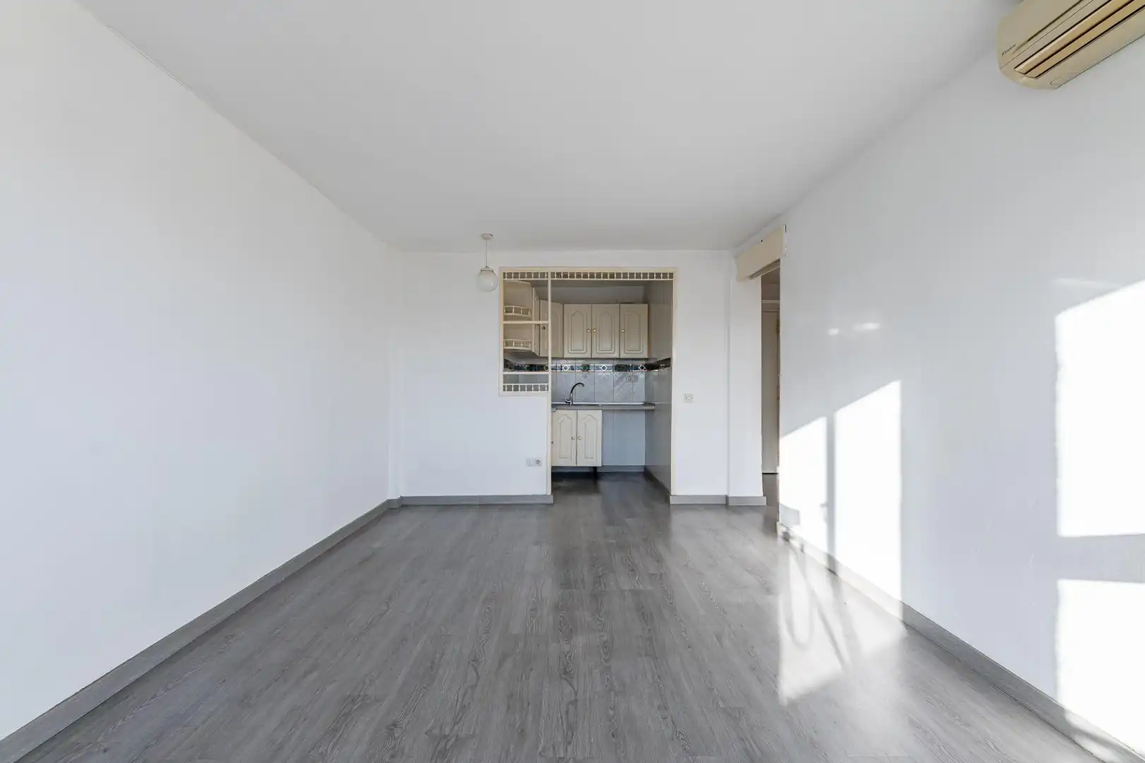 Habitación de Apartamento en venta en Benalmádena con Aire acondicionado, Calefacción y Jardín privado
