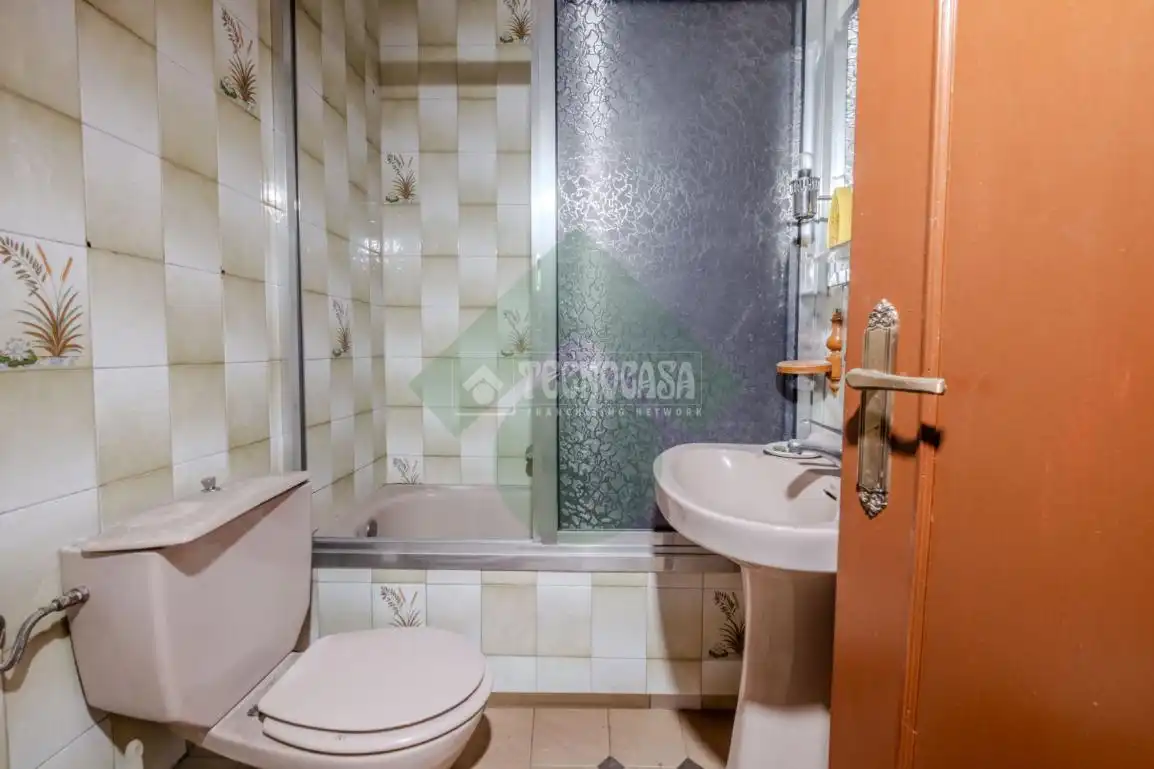 Baño de Piso en venta en Madrid con Calefacción y Terraza